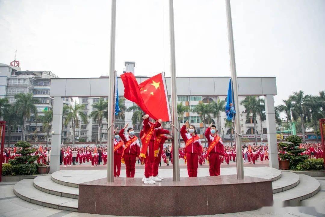 巍子把儿子送国外读书，儿子却花钱如流水，过上贵族生活，巍子是怎么做的？游戏画面